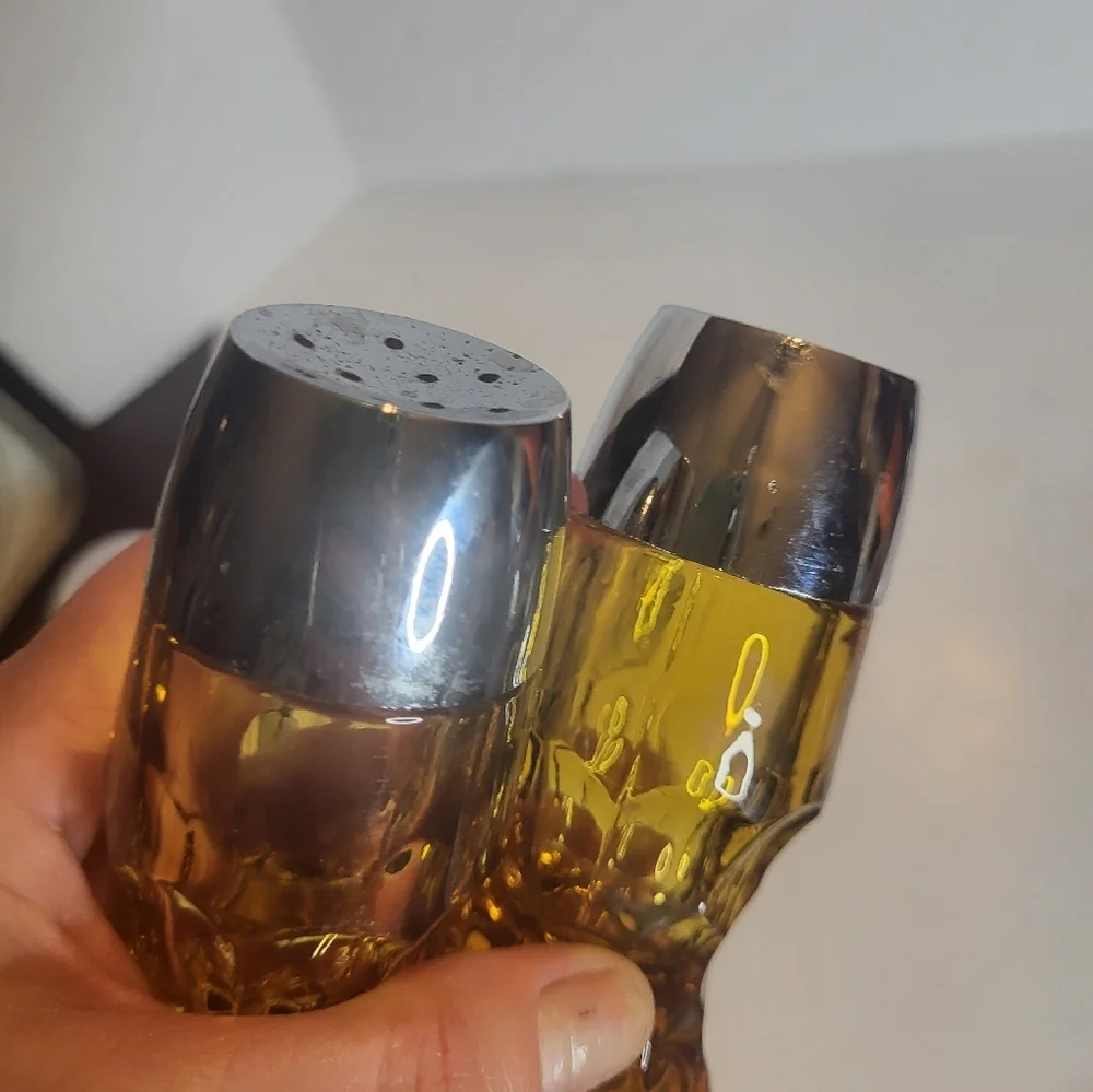 Vintage s & p shakers